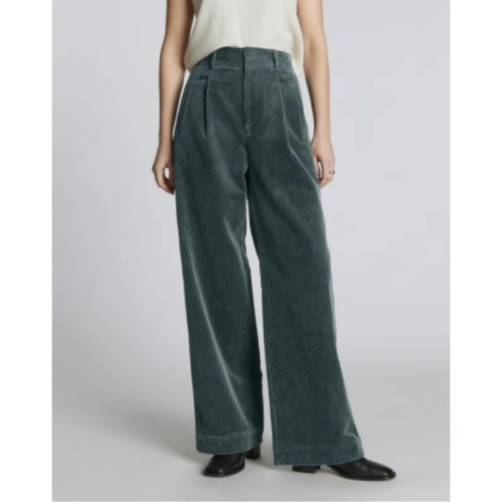 EUC Everlane corduroy pants in forest green